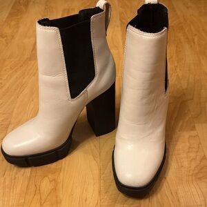 Steve Madden Cream Platform Chelsea Booties with Black Elastic